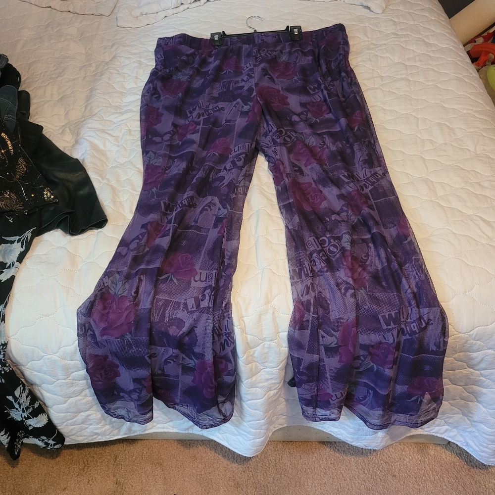 Size 3 Betsey Johnson/Torrid Flare Bottom Pants
